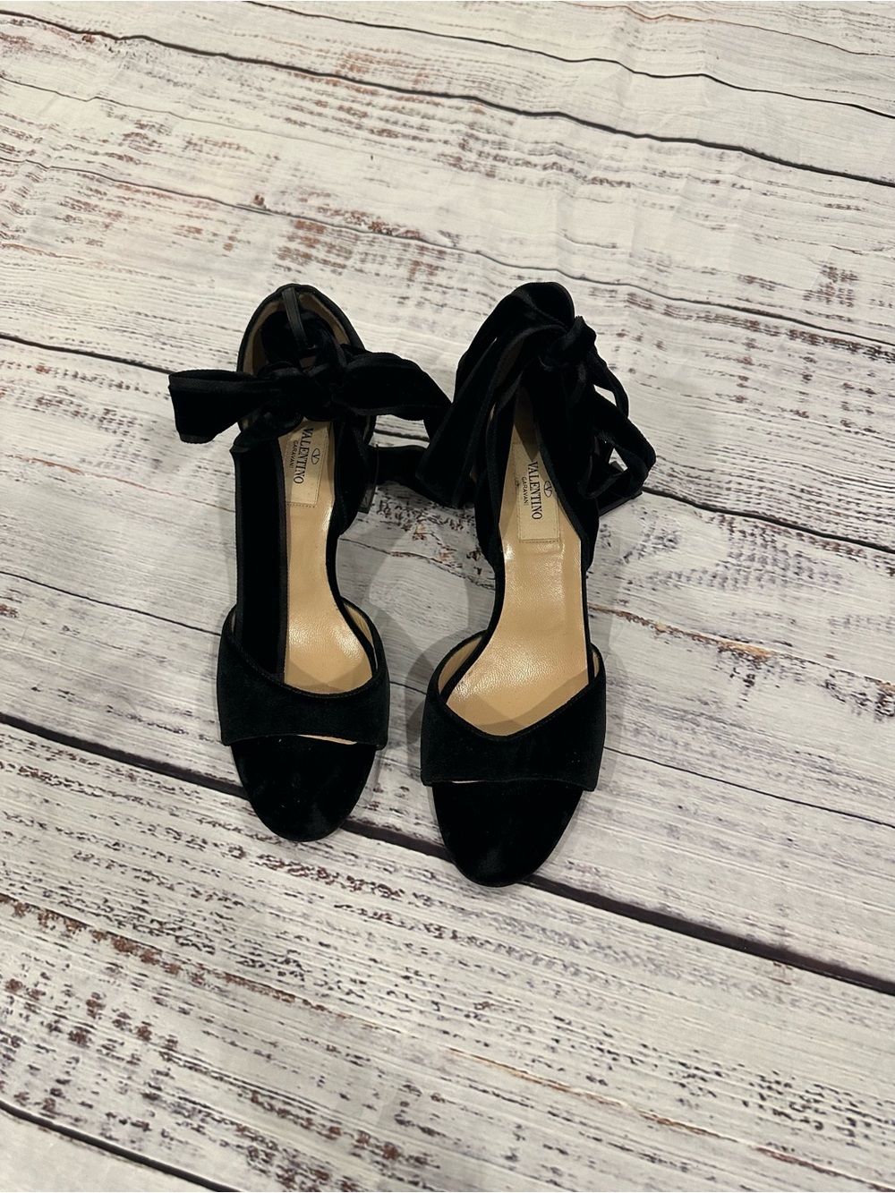Valentino Garavani Size 37 Velvet Heel